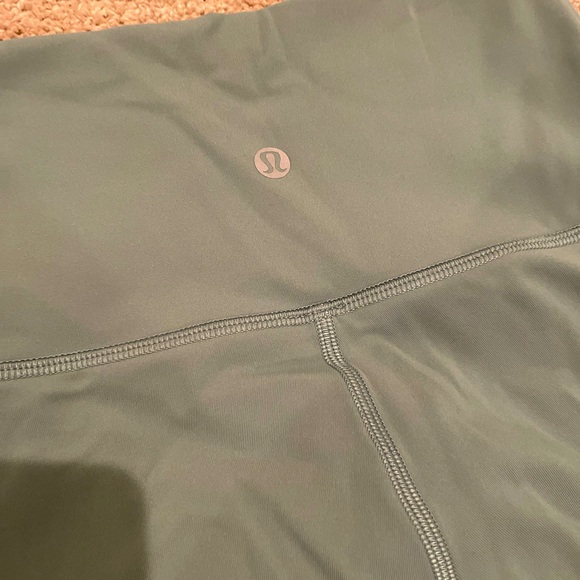 Lululemon leggings size 2 - Picture 2 of 2